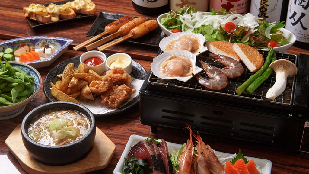 肉は炭火、海鮮は卓上。それぞれの火入れのプロセスも楽しむ