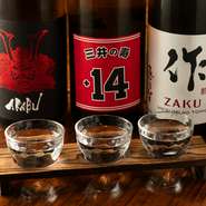 日本酒への関心を深められ、銘柄の幅も感じられるラインナップ。味の違いを楽しめる『選べる呑み比べ3種』があるので、香りや余韻を確かめながら杯を重ねられます。日本酒の世界にゆっくり浸りたい人にオススメ。