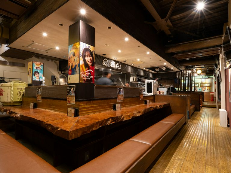 気負わずに腰を下ろせるカウンター席が、お一人様を迎え入れる