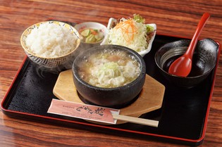 時間をかけて柔らかくトロトロに仕上げた『牛すじ煮込み』