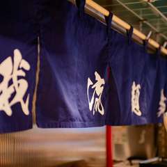 駅近の立地で味わう、眺めとラーメンを楽しむ一軒