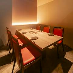 個室で過ごす、ハーフアテンドスタイルの贅沢な時間