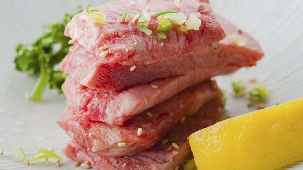 一頭からわずか二皿分ほどしか取れない希少部位『厳選タンモト』