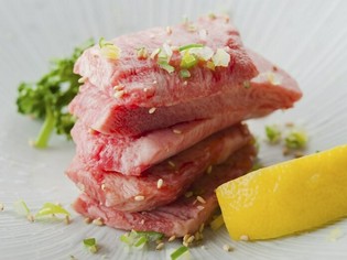 タン好きの心をくすぐる魅力を備えた『厳選タンモト』