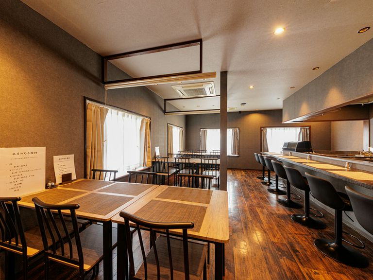 料理と向き合う特等席。 “おひとりさま”を満喫するカウンター