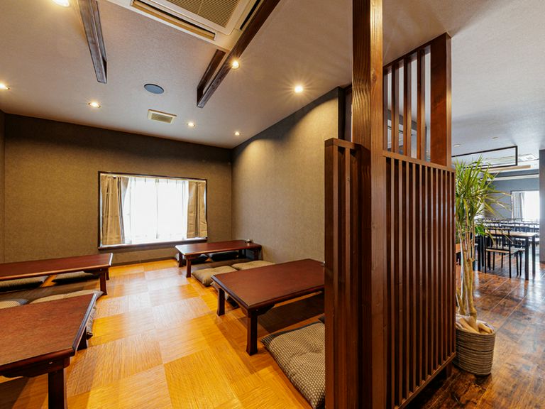 穏やかな時を支える、 落ち着きを備えた座敷席