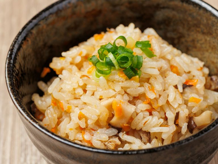 だしの旨みがご飯に染み込んだ沖縄の炊き込みご飯『ジューシー』