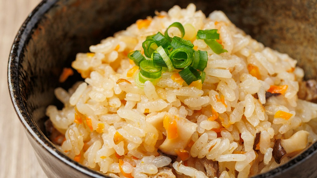 だしの旨みがご飯に染み込んだ沖縄の炊き込みご飯『ジューシー』