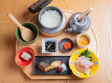 一膳で、おいしさが二度ひらく『銀鱈の西京焼きと鯛の胡麻ダレ御膳』