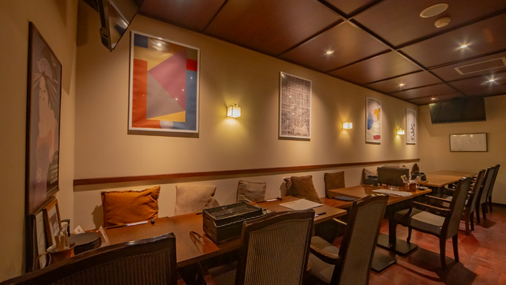 大正ロマンを感じる空間で、究極の肉の饗宴を堪能