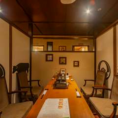 モダンな雰囲気の半個室空間。大切な人の記念日にオススメ