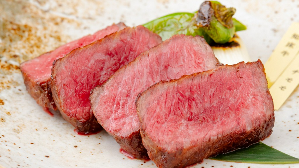 料理長のイチオシ。その日のオススメ部位を塊のまま焼き上げる『和牛塊焼き』