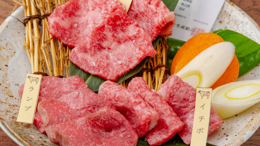 知床牛を中心に道産和牛をバランスよく盛り合わせ。溶岩焼き専用メニュー『和牛3種盛り合わせ』