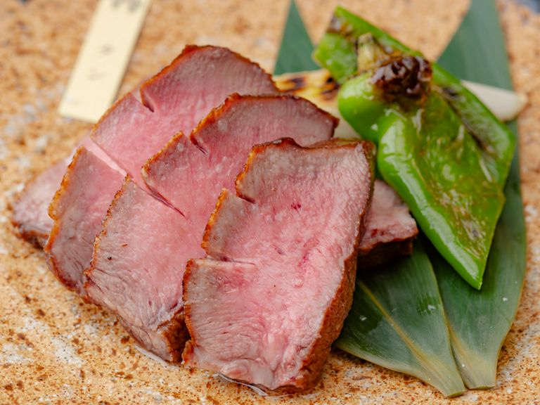 その日のオススメを塊で焼き上げる『厳選牛　牛タン　塊焼き』