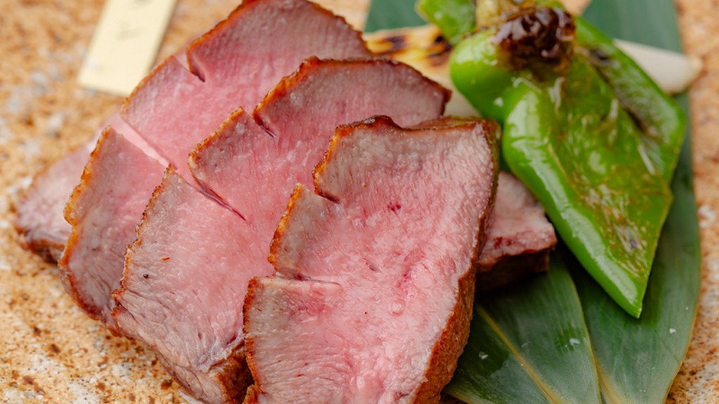 その日のオススメを塊で焼き上げる『厳選牛　牛タン　塊焼き』