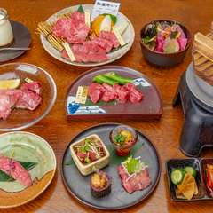 道産和牛を中心に、前菜や肉寿司も含めた多彩な肉料理を提供