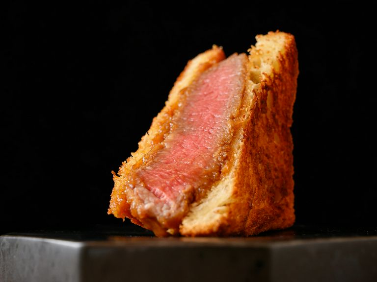 創造性溢れる肉料理で五感を満たす食体験