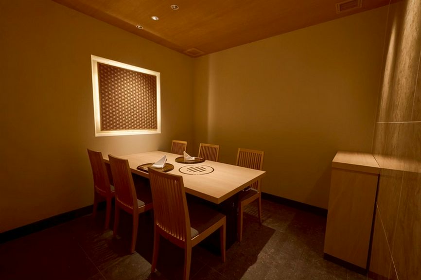ビジネスシーンや大切な人との時間に。"大人のための焼肉店"