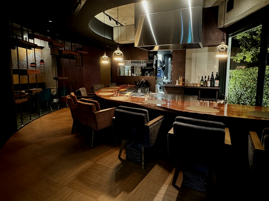 日本食材×フレンチを愉しむのにふさわしい、和モダンな大人空間