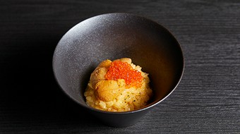 海の宝石で彩る贅沢な皿『北海道産ウニとイクラの黄金リゾット』