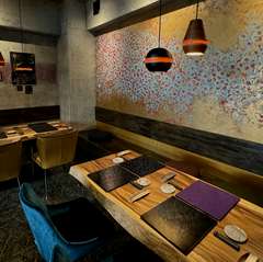 天然木の美しい意匠が細部にまでほどこされる空間