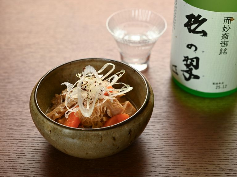 店の料理に綺麗に寄り添う京都の地酒が充実し、季節酒も登場
