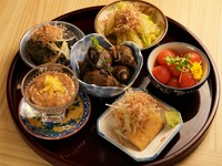 季節の品々を少しずつ『おばんざい盛合せ5種』