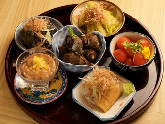 季節の品々を少しずつ『おばんざい盛合せ5種』