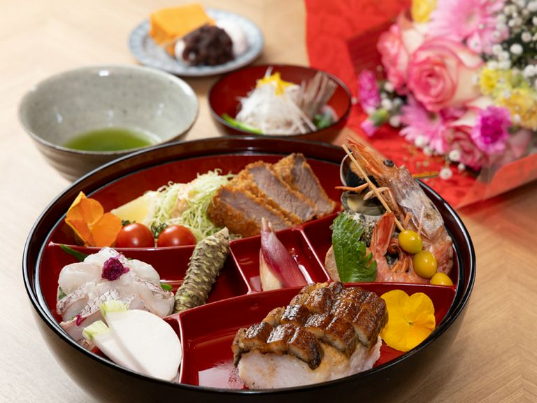 一皿の先に一輪を、店主が考える記念日のかたち