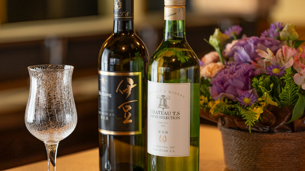 土地の恵みを感じる味わいが、料理に奥行きを添える『中伊豆ワイン白』