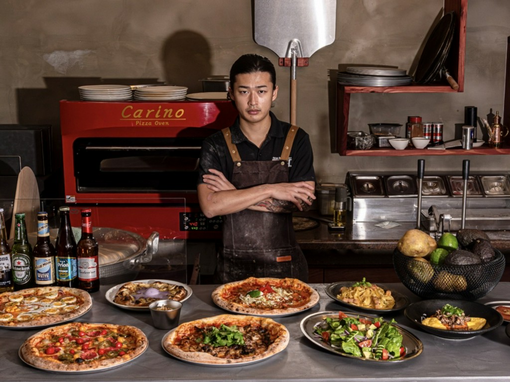 カウンターの目の前で焼き上げる、食欲をそそるピザ