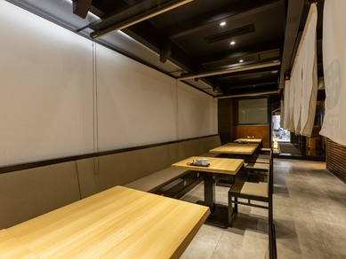 洗練された店内は幅広い利用スタイルに対応可