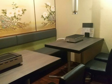 個室のお部屋は、6〜8名が入れるお部屋がございます。