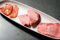 塩タン、厚切りタン、タレタンのセットです