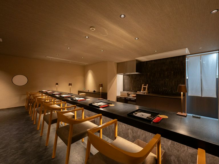 洗練された和モダン空間が誕生し、優しい灯りが和みの時に誘う