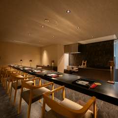 洗練された和モダン空間が誕生し、優しい灯りが和みの時に誘う