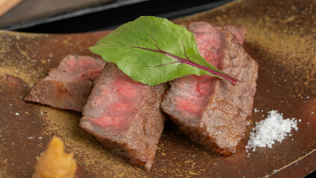 和歌山が誇る和牛を紀州備長炭で焼き上げる『和華牛の炭火焼き』