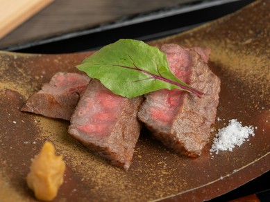 和歌山が誇る和牛を紀州備長炭で焼き上げる『和華牛の炭火焼き』