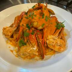 ワタリガニと大海老のトマトクリームパスタ