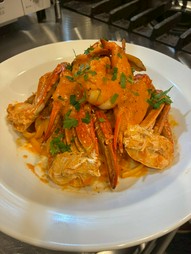 ワタリガニと大海老のトマトクリームパスタ