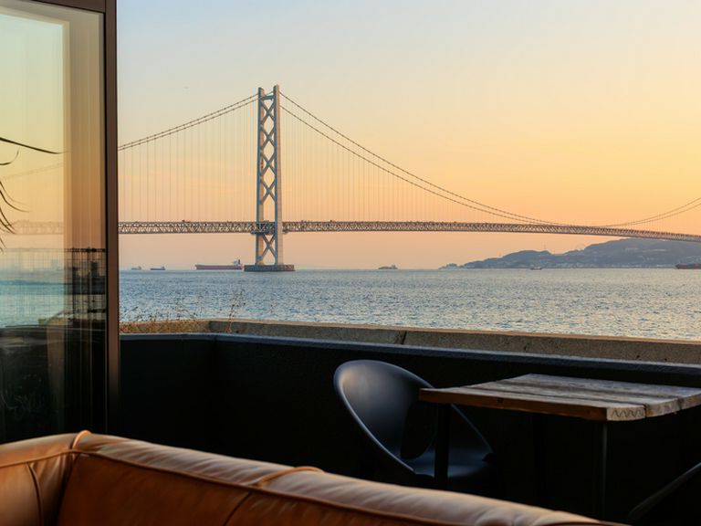 美しい明石海峡大橋を、真正面に眺められる絶景ロケーション