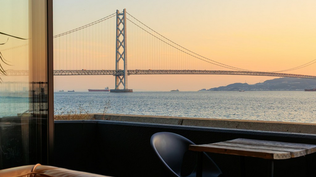 美しい明石海峡大橋を、真正面に眺められる絶景ロケーション