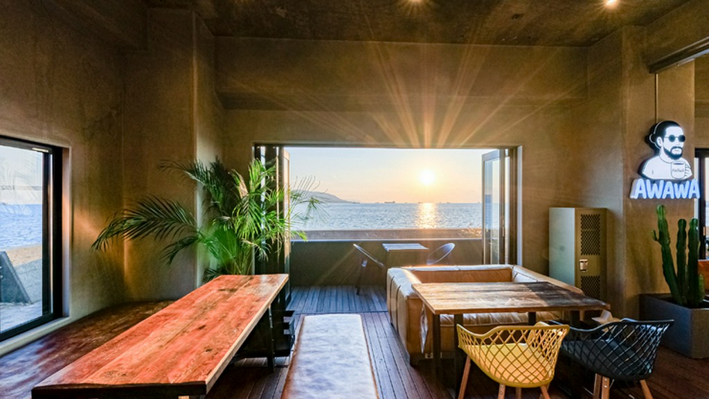 女子トークの花は満開。食事はもちろん、カフェ利用もOK