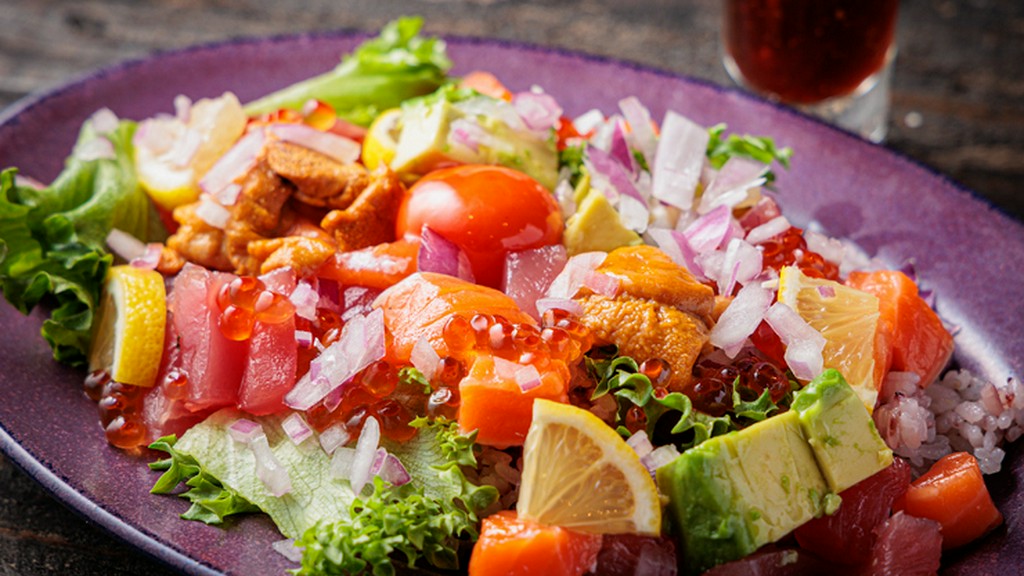 具材たっぷりでヘルシー＆満足度バツグン。鮮度バツグンの雲丹とイクラを使用『雲丹イクラポキ』