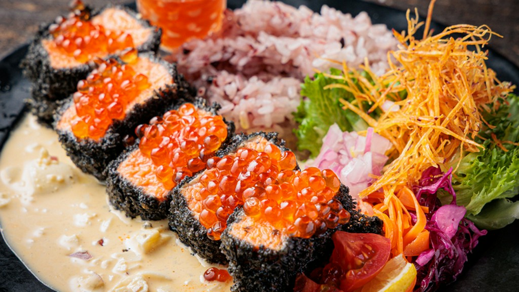 栄養バランスの良さを楽しめる、女性人気ナンバーワンメニュー『タルタルサーモンオーシャンプレート』