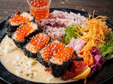 栄養バランスの良さを楽しめる、女性人気ナンバーワンメニュー『タルタルサーモンオーシャンプレート』