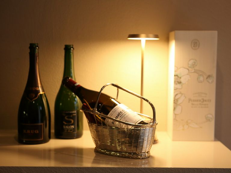 世界のハイクラスワインをオステリアの気軽さで満喫できる！