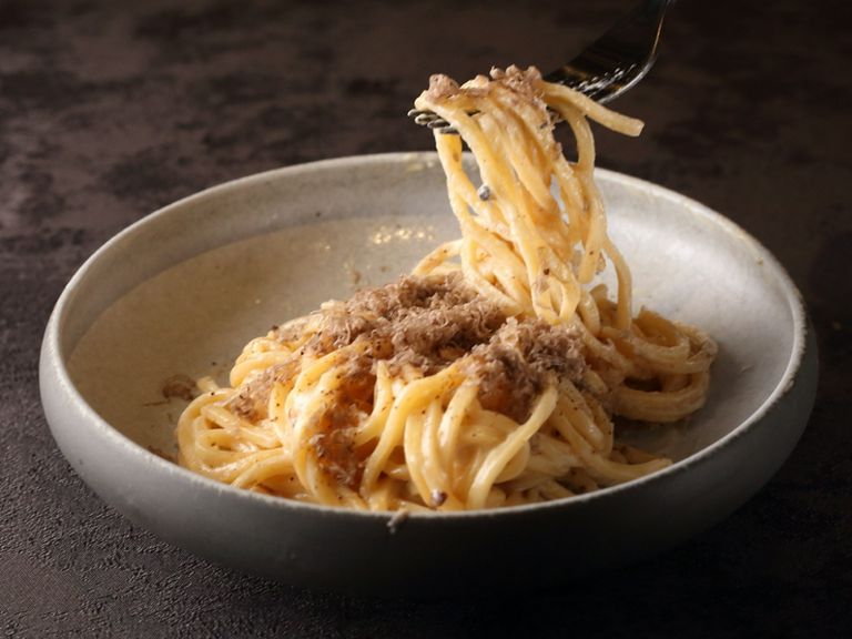 ドラマチックな美味と温かなサービスが特別な日の幸福感を彩る