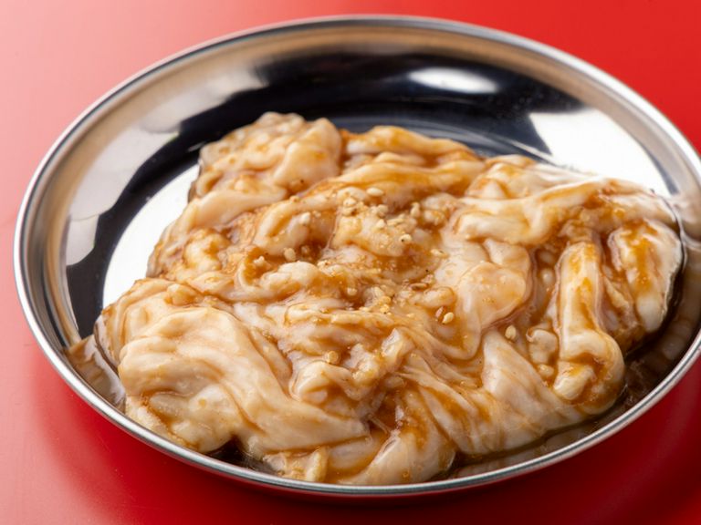 質と鮮度に自信あり。店主厳選の豚ホルモン