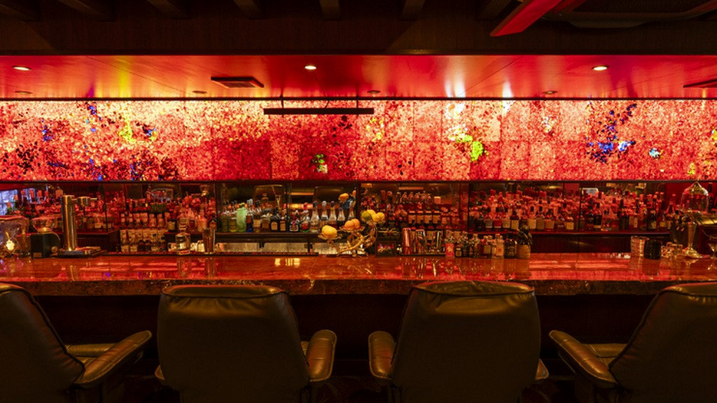  ささやかな癒しを与えるカウンター席